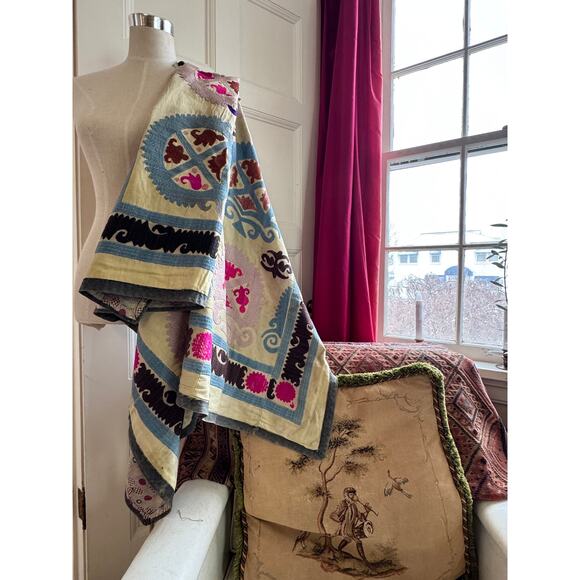 19th Century Silk on Cotton Uzbek Suzani Tapestry Throw - Picture 2 of 15